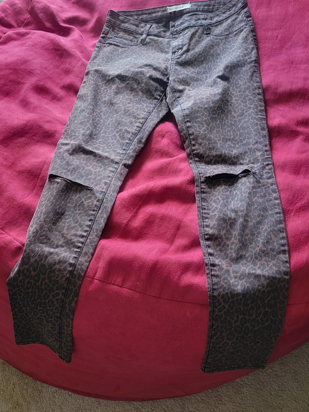 Bullhead Women's Leopard Skinny Jeans in Gray/Brown *broken Zipper*